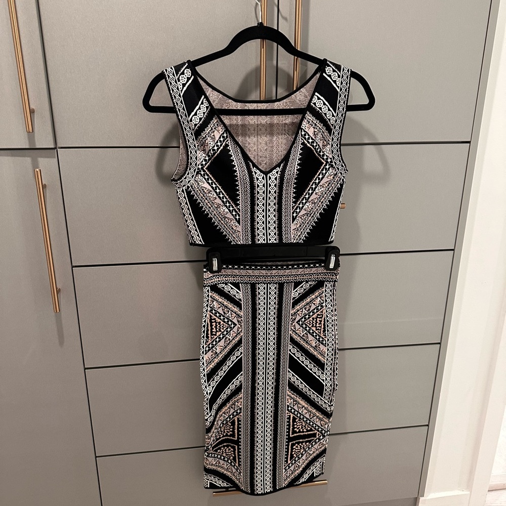 BCBGMAXAZRIA Black and White Knit Top and skirt set- size S top and XS skirt